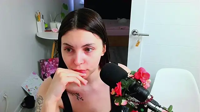 Snapshot of peachyness chatting on 07/20/26, 05:37 peachyness online show from 07/20/26, 05:37
