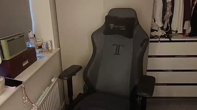 Snapshot of Lilly-Luscious chatting on 02/09/26, 07:56 Lilly-Luscious online show from 02/09/26, 07:56