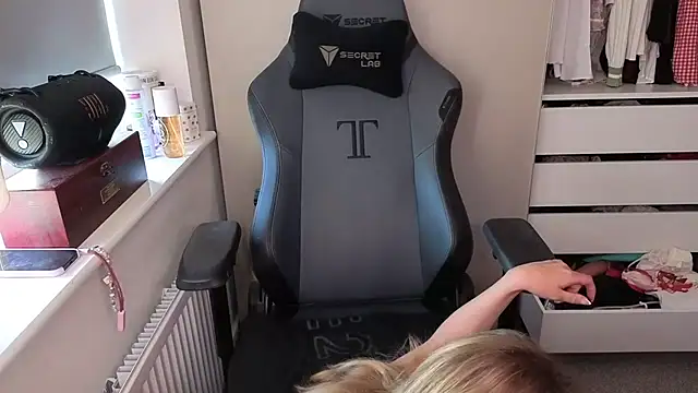 Snapshot of Lilly-Luscious chatting on 03/19/26, 04:55 Lilly-Luscious online show from 03/19/26, 04:55