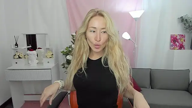 AstraMonroe online show from 04/17/26, 06:05