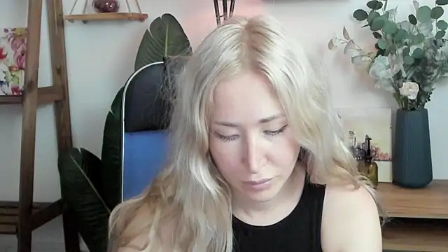 Snapshot of AstraMonroe chatting on 06/14/26, 11:34 AstraMonroe online show from 06/14/26, 11:34