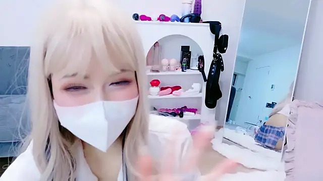 Snapshot of -Nyanko-chan- chatting on 06/18/26, 11:14 -Nyanko-chan- online show from 06/18/26, 11:14