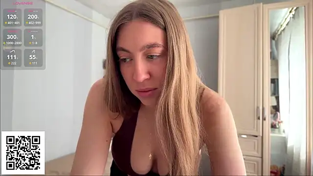 Snapshot of AnnieBellie chatting on 05/18/26, 01:35 AnnieBellie online show from 05/18/26, 01:35