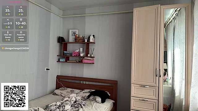 Snapshot of AnnieBellie chatting on 05/27/26, 01:57 AnnieBellie online show from 05/27/26, 01:57