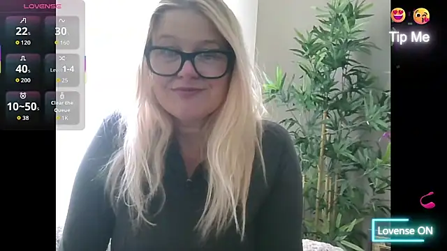 SuzieSub online show from 10/22/25, 10:48