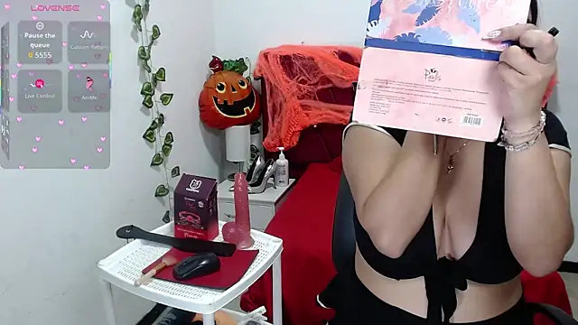 Julieta curvy69 online show from 10/14/25, 12:17