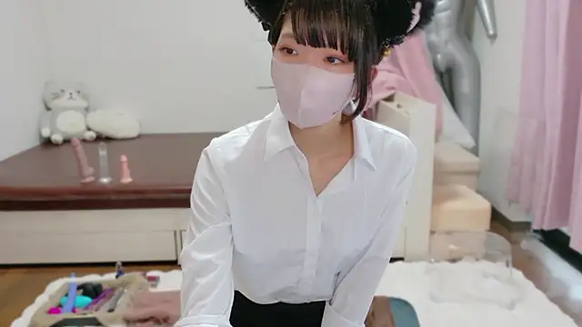 Snapshot of clara_6x9 chatting on 09/21/25, 07:21 clara 6x9 online show from 09/21/25, 07:21