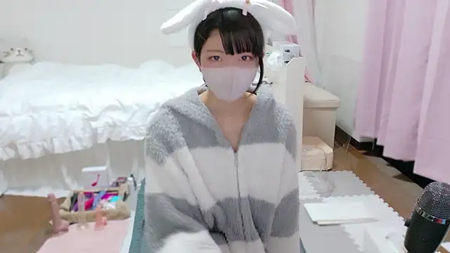 Snapshot of clara_6x9 chatting on 10/28/25, 07:49 clara 6x9 online show from 10/28/25, 07:49