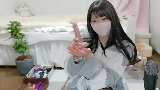 Snapshot of clara_6x9 chatting on 03/15/26, 01:17 clara 6x9 online show from 03/15/26, 01:17