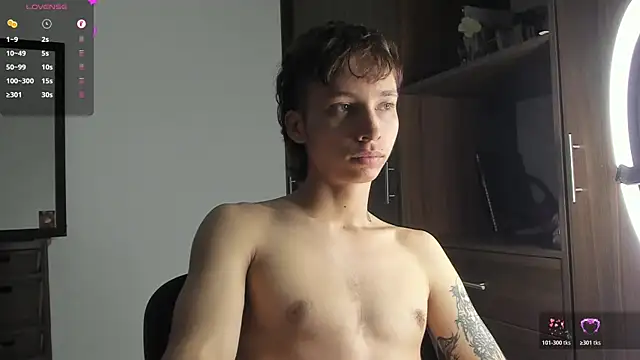 Snapshot of spacehumanz chatting on 11/17/25, 11:21 spacehumanz online show from 11/17/25, 11:21