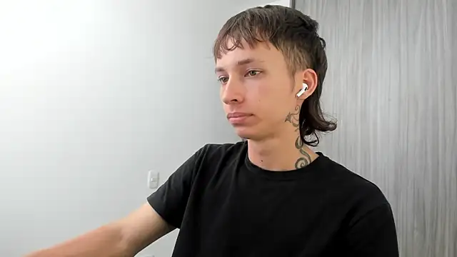 Snapshot of spacehumanz chatting on 03/04/26, 09:32 spacehumanz online show from 03/04/26, 09:32