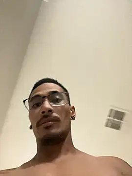 Snapshot of tanjir020 chatting on 09/17/25, 04:36 tanjir020 online show from 09/17/25, 04:36