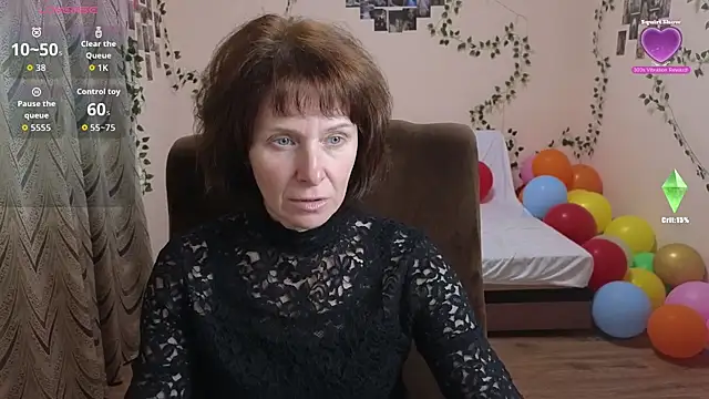 Snapshot of Lia_Tito chatting on 10/10/25, 05:39 Lia Tito online show from 10/10/25, 05:39