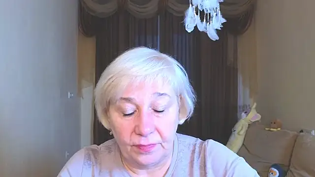 Snapshot of Milana_Milky chatting on 12/18/25, 05:02 Milana Milky online show from 12/18/25, 05:02