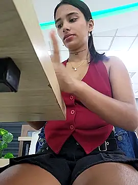 Lorena Mcfly online show from 09/19/25, 01:45