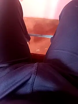 Snapshot of Hunter_ind123 chatting on 12/17/25, 10:32 Hunter ind123 online show from 12/17/25, 10:32