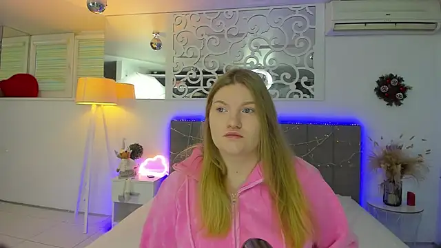 AshleyJoness online show from 12/17/25, 06:19