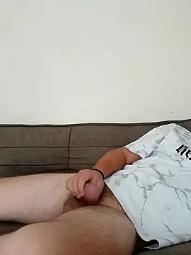 Snapshot of Makis09 chatting on 10/06/25, 09:07 Makis09 online show from 10/06/25, 09:07