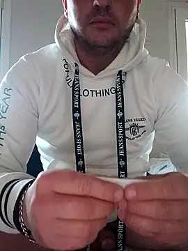 Snapshot of Makis09 chatting on 03/12/26, 05:24 Makis09 online show from 03/12/26, 05:24