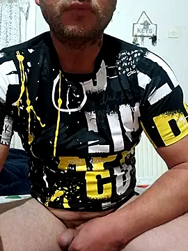 Snapshot of Makis09 chatting on 03/25/26, 12:05 Makis09 online show from 03/25/26, 12:05