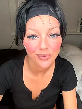 Snapshot of juicylucie chatting on 10/30/25, 11:16 juicylucie online show from 10/30/25, 11:16