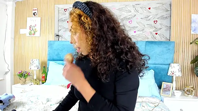 samanthaThoms online show from 03/06/26, 03:47