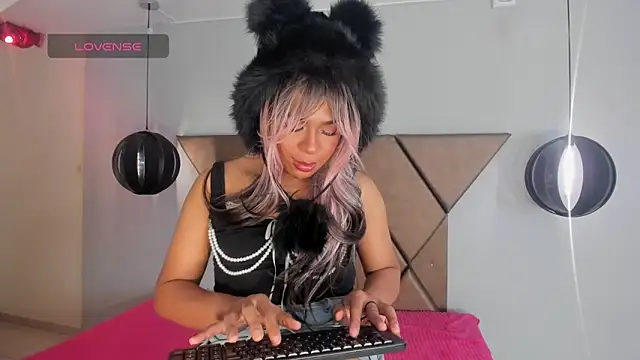 Sol Vanegas online show from 09/25/25, 12:09