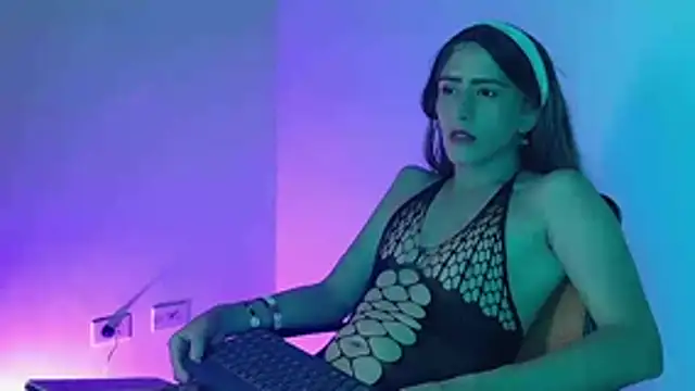 everly monroe online show from 10/22/25, 01:50