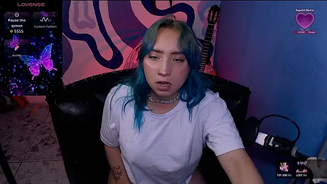 Snapshot of IrisSmil3 chatting on 09/27/25, 04:23 IrisSmil3 online show from 09/27/25, 04:23