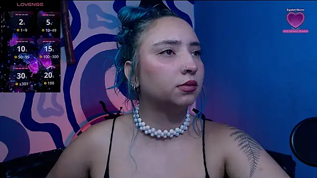 Snapshot of IrisSmil3 chatting on 09/30/25, 03:33 IrisSmil3 online show from 09/30/25, 03:33