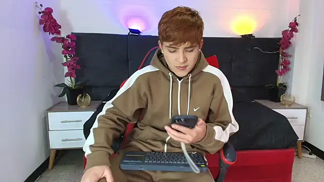 Snapshot of Lucass_love chatting on 06/04/26, 01:06 Lucass love online show from 06/04/26, 01:06
