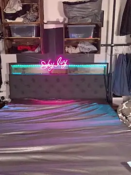 Snapshot of Shy_Ivy chatting on 10/13/25, 09:48 Shy Ivy online show from 10/13/25, 09:48