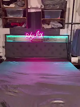 Snapshot of Shy_Ivy chatting on 10/15/25, 09:37 Shy Ivy online show from 10/15/25, 09:37