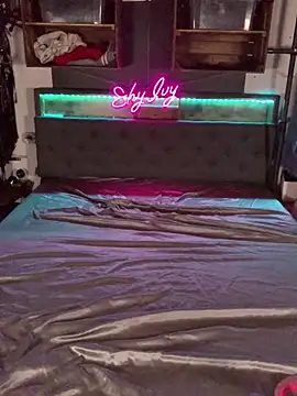 Snapshot of Shy_Ivy chatting on 10/20/25, 08:20 Shy Ivy online show from 10/20/25, 08:20