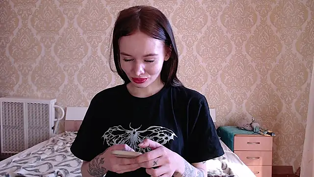 Kitkaat00 online show from 10/18/25, 09:21