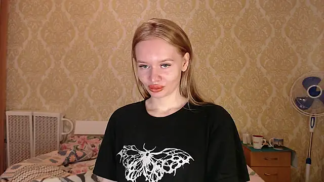 Snapshot of Kitkaat00 chatting on 05/01/26, 02:32 Kitkaat00 online show from 05/01/26, 02:32