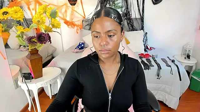 Lucie Harper online show from 10/17/25, 08:44