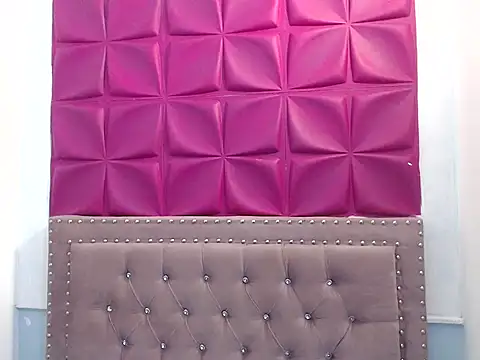 Snapshot of LyaCooper chatting on 09/10/25, 02:39 LyaCooper online show from 09/10/25, 02:39