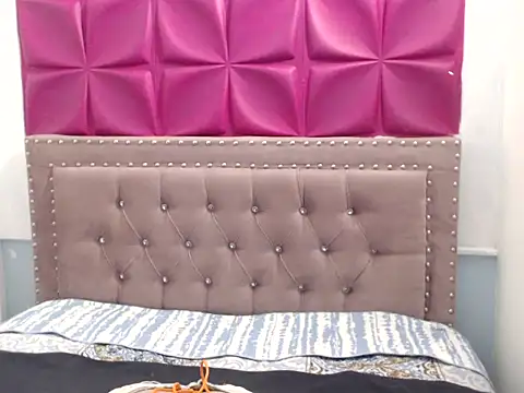 Snapshot of LyaCooper chatting on 09/11/25, 02:39 LyaCooper online show from 09/11/25, 02:39