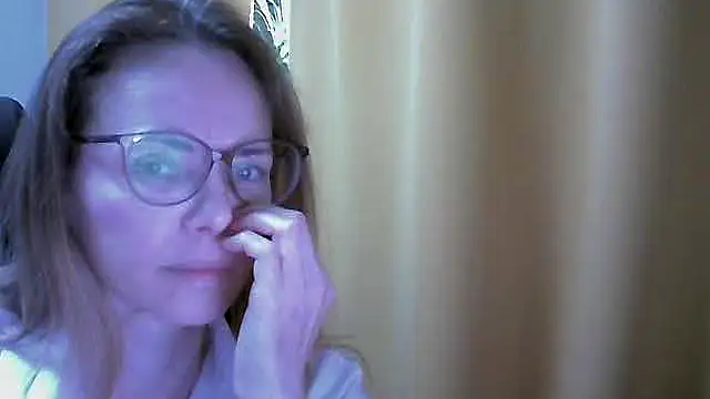 Snapshot of SEA_Dream chatting on 09/19/25, 04:47 SEA Dream online show from 09/19/25, 04:47