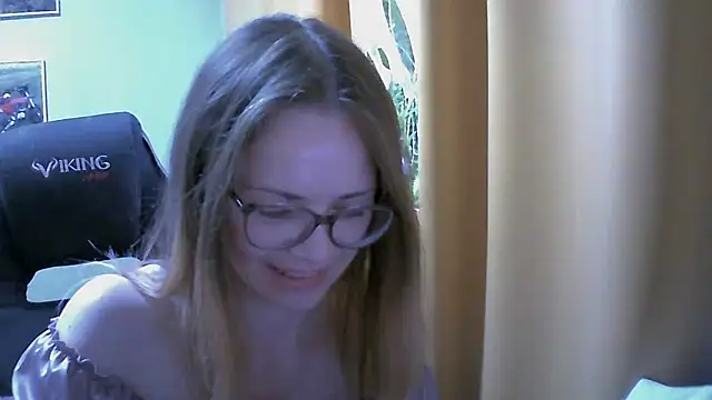Snapshot of SEA_Dream chatting on 10/02/25, 04:52 SEA Dream online show from 10/02/25, 04:52