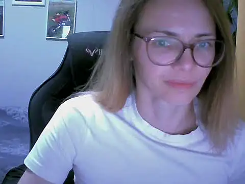 Snapshot of SEA_Dream chatting on 10/05/25, 01:42 SEA Dream online show from 10/05/25, 01:42
