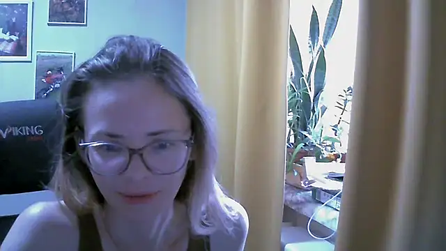 Snapshot of SEA_Dream chatting on 10/10/25, 04:11 SEA Dream online show from 10/10/25, 04:11