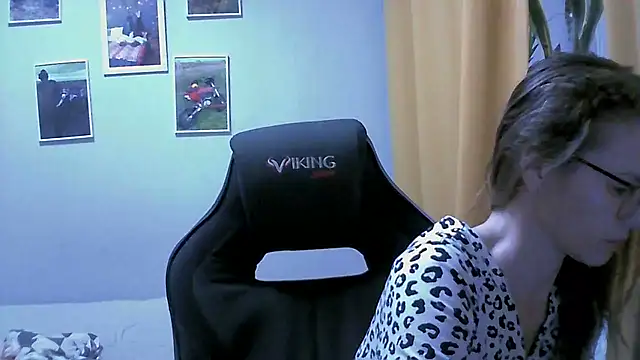 Snapshot of SEA_Dream chatting on 10/15/25, 04:01 SEA Dream online show from 10/15/25, 04:01