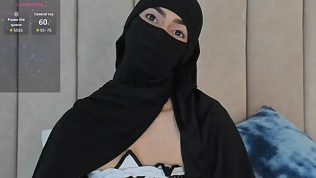  Zahiira  online show from 04/21/26, 12:44