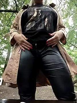 BigAssMom  online show from 10/09/25, 12:25