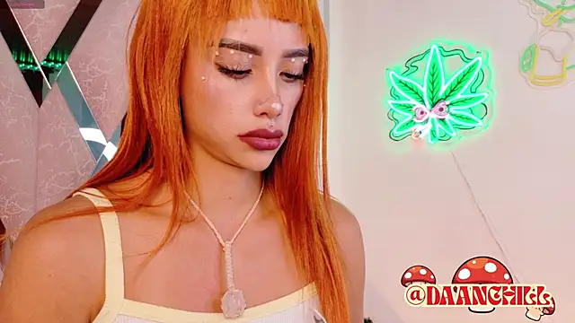 ScarlettRusso1 online show from 04/15/26, 07:58