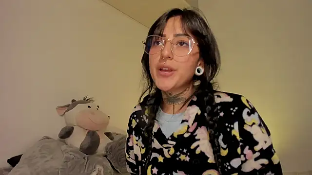 Snapshot of lola_n_apolo chatting on 09/10/25, 02:22 lola n apolo online show from 09/10/25, 02:22