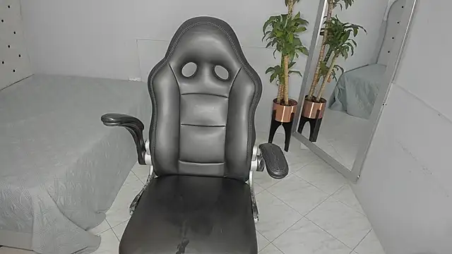 Snapshot of Alix_18_ chatting on 09/25/25, 11:36 Alix 18 online show from 09/25/25, 11:36