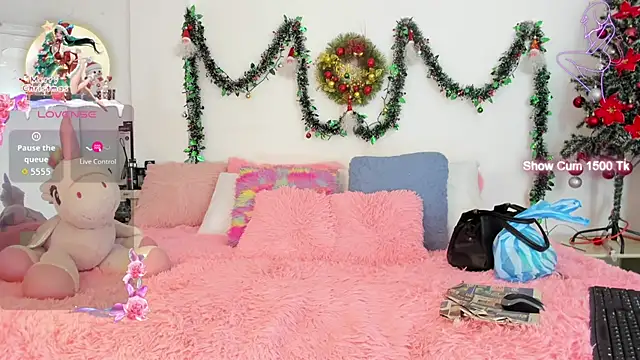 Snapshot of Ariana-Fernandez chatting on 12/20/25, 12:45 Ariana-Fernandez online show from 12/20/25, 12:45